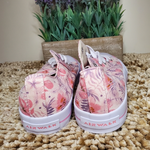 SOLD✅️Women floral sneakers - Picture 3 of 7